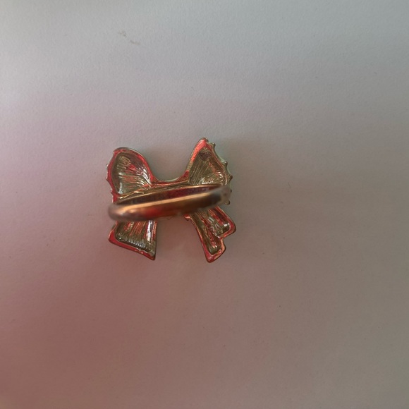 Ribbon bow ring - white and golden - ~size 8 - Picture 4 of 8